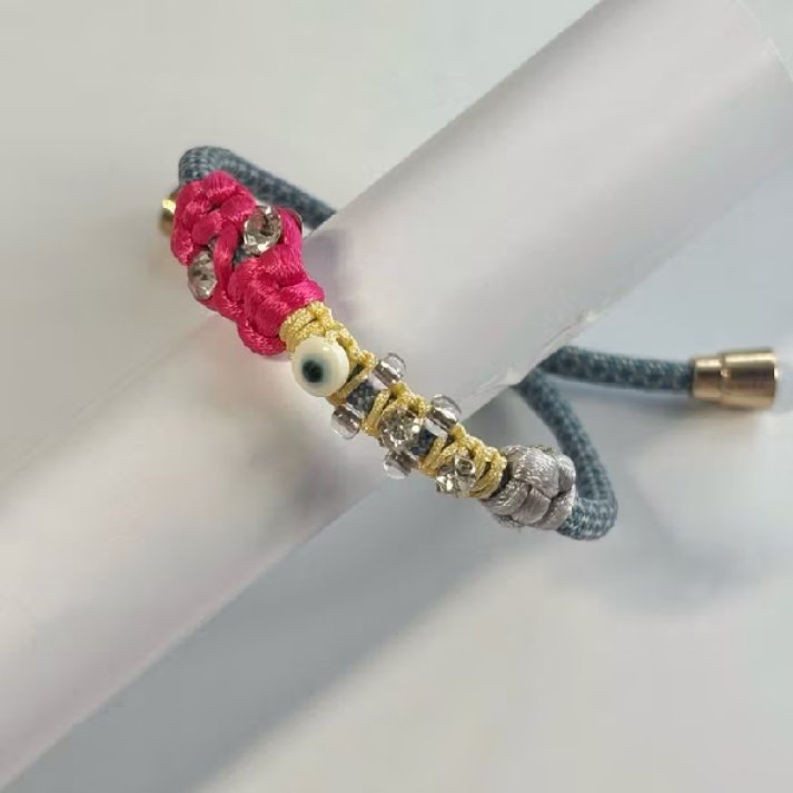 llabibah15's tweet photo. hi girls aku mau spill nih Gelang Paracord yang lagi hits  u must have🙌💖 https://t.co/FTCHyv2BpR