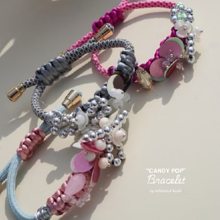 llabibah15's tweet photo. hi girls aku mau spill nih Gelang Paracord yang lagi hits  u must have🙌💖 https://t.co/FTCHyv2BpR