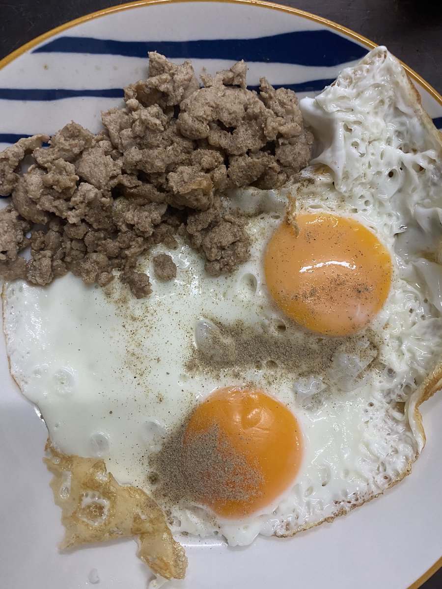 pxpxnxx's tweet photo. วันนี้กินไข่ไปแล้ว 7ฟอง กูเป็นแม่ไก่ได้ยังง https://t.co/TAVbqXSJ0L
