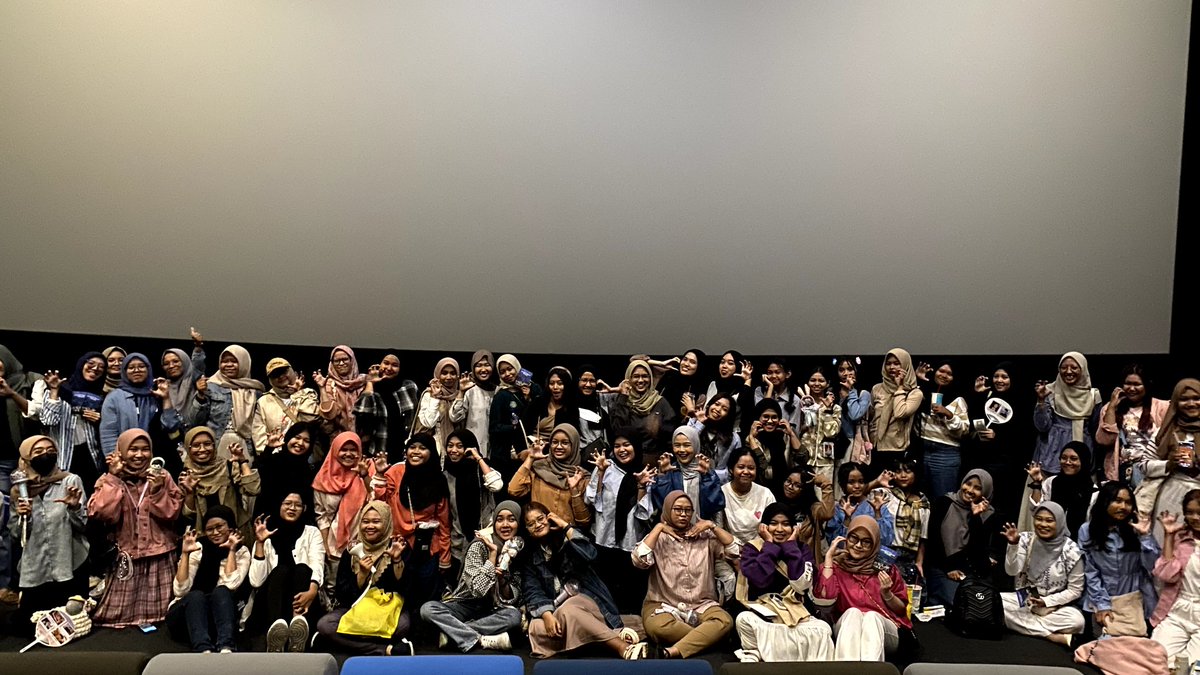 vidaelaa's tweet photo. #rightherekediri #seventeenrighthereincinema #caratkediri https://t.co/LyZDyVT0D4