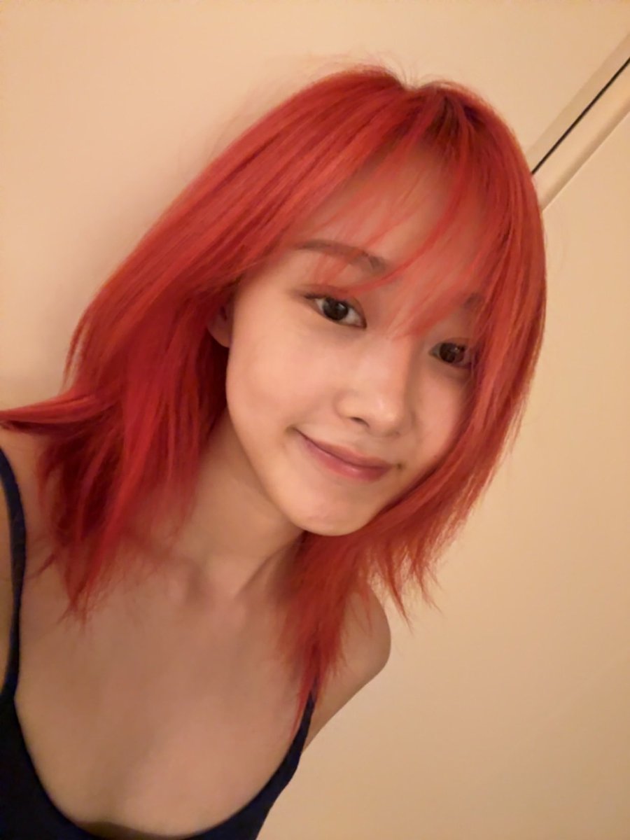 aeribbls's tweet photo. [250419] 🌙💭 - 9:37pm KST

- hi-yong (*saying hi in a cute way)
- [📸*3]
- selca hi my real hair length…🙄 https://t.co/oO4G9g46Pb