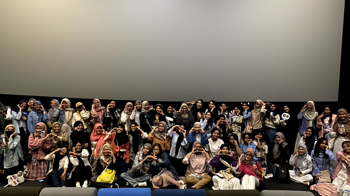 vidaelaa's tweet photo. #rightherekediri #seventeenrighthereincinema #caratkediri https://t.co/LyZDyVT0D4