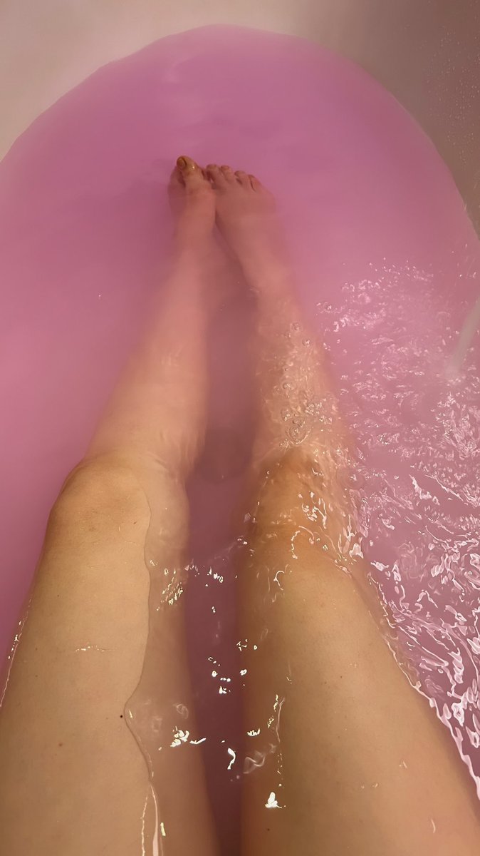 Persiapan malam panjang di negeri orang #LesbiIndonesia #lesbisange 
Ditunggu comment2nya ya