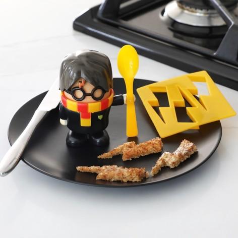 Heute zu verlosen... ein Harry Potter Eierbecher und Toastcutter. Follow + Retweet und ihr seid dabei. Auslosung morgen.