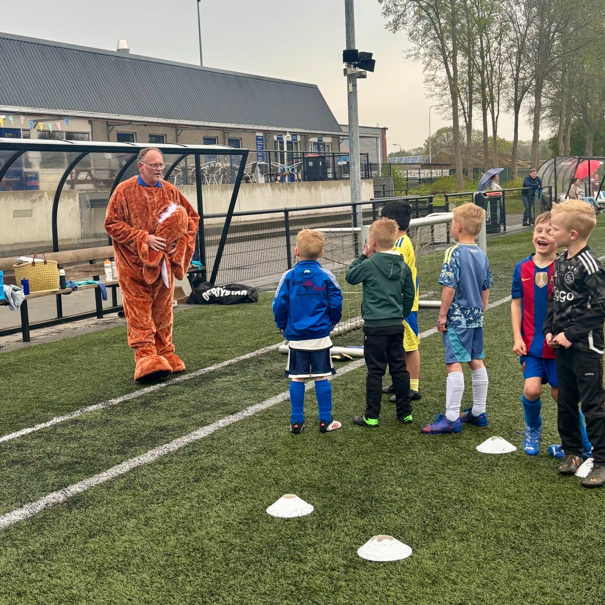 vvSEH's tweet photo. 💙🤍FOTO'S: Paasspelletjes voor de jongste leden!
Bekijk en lees meer via @ https://t.co/ud8qIJI2JK
📸Janet van Alphen
#pasen #trots #jongsteleden #flexibleplus #4x4league #minipups #heerde #wijzijnseh https://t.co/DUwty1bKf3