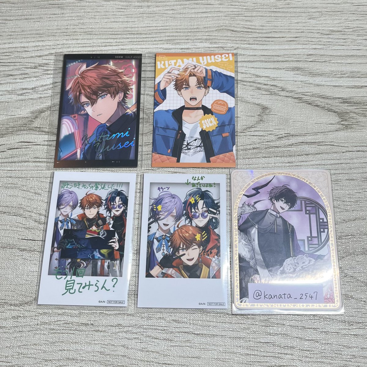 kanata_2547's tweet photo. 交換　3skm ハーフアニバーサリー 1st Anniversary ランダムフォト風カード　チェキ
譲）1〜2枚目(スタンプは所持枚数)
求）３枚目以降＞定価＋送料

R↔R、特典↔特典のみ。フォト風カードはコンプ目的のため推しお譲りします。郵送または都内であれば手渡しも可能です。お気軽にご提案ください。 https://t.co/1F9in9b5O3