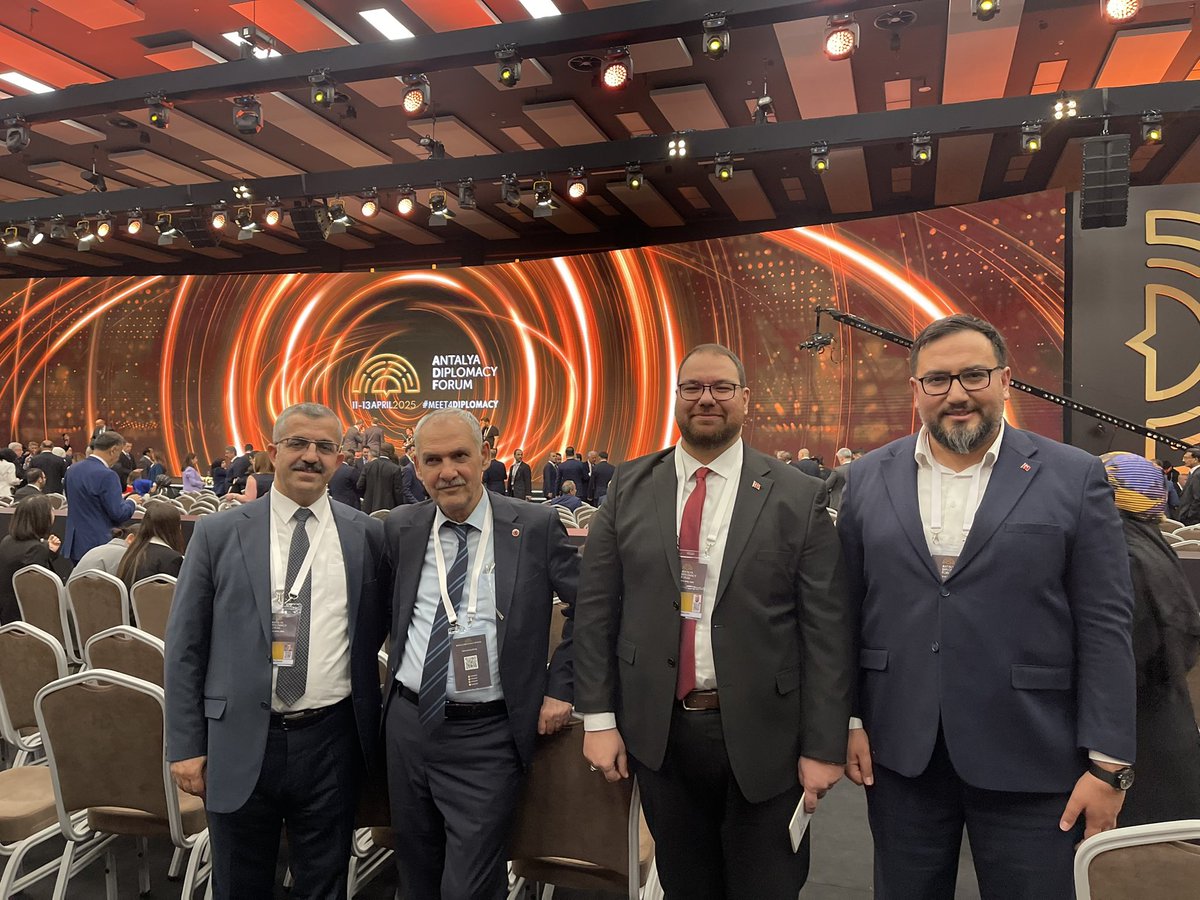Cumhurbaşkanlığı GDPK Üyesi, Ankara Sosyal Bilimler Üniversitesi SBF Öğretim Üyesi Prof. Dr. MUHİTTİN ATAMAN <a href="/MuhittinAtaman/">Muhittin Ataman</a> ,
KKTC ASBÜ Rektörü Prof. Dr. ENVER ARPA <a href="/EnverArpa/">Enver Arpa</a> ve
AHBVÜ Öğretim Üyesi Prof. Dr. ERMAN AKILLI <a href="/ermanakilli/">Prof. Dr. Erman AKILLI</a> hocalarım ile Antalya Diplomasi Formu’nda…