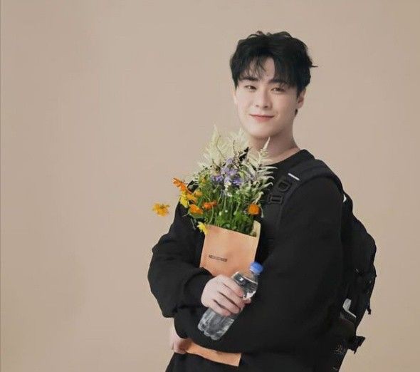 💌Amor mío 

Han pasado dos años, te siguió amando y extrañando cada día de mi vida, como quisiera que estés aquí pero ya aprendí que no será posible, contigo de llevaste algo de mi, pero soy feliz por ti y por mi es mi forma de decirte te amo.

#MOONBIN #MoonBinWeLoveYou