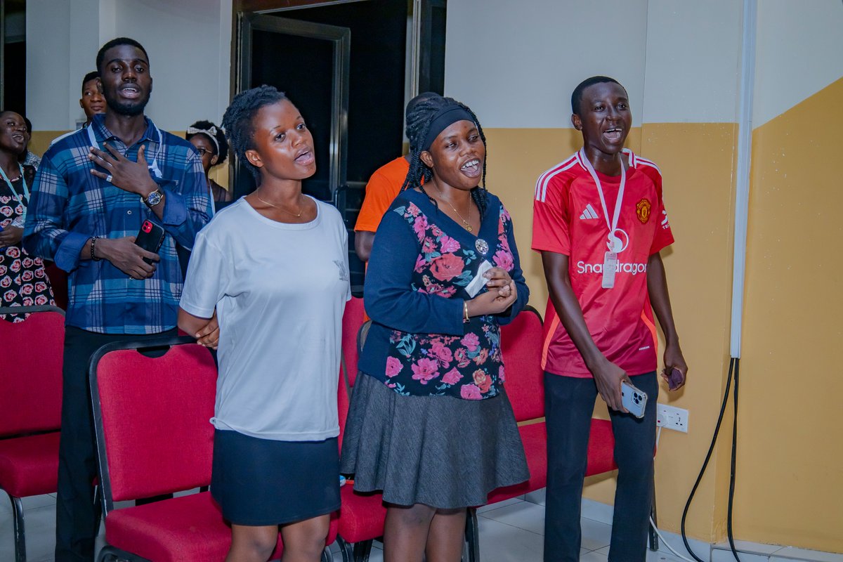 COCTSC_gh's tweet photo. 🎶𝗗𝗮𝘆 𝟭 ended on the perfect note — voices raised, hearts lifted, and the Spirit moving through every melody. 💙

From Chorus to heartfelt hymns, last night was a glimpse of heaven on earth. 🌠

#TSC2025 #ChurchOfChristGhana #TSCExperience https://t.co/vs7l3Tw8D2
