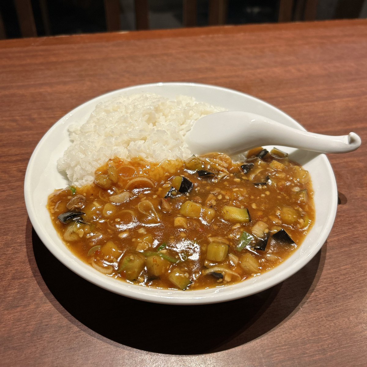 shi2za's tweet photo. 萬珍軒@名古屋市中村区
ワンタン麺+なす飯
マーンチーンケーン🍜
#萬珍軒 https://t.co/0i1iuA0z2p