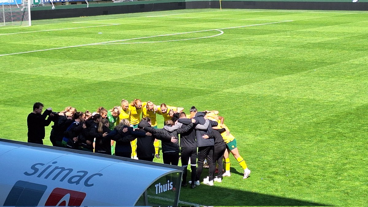 dannypeeters's tweet photo. Laatste keer dat ik een wedstrijd kan bezoeken van de Fortuna Vrouwen.  Veel wedstrijden gezien de afgelopen jaren, dus zit hier met vreemd gevoel... #FORtel #FortunaSittard #fortunavrouwen https://t.co/oTVkbIlQoQ
