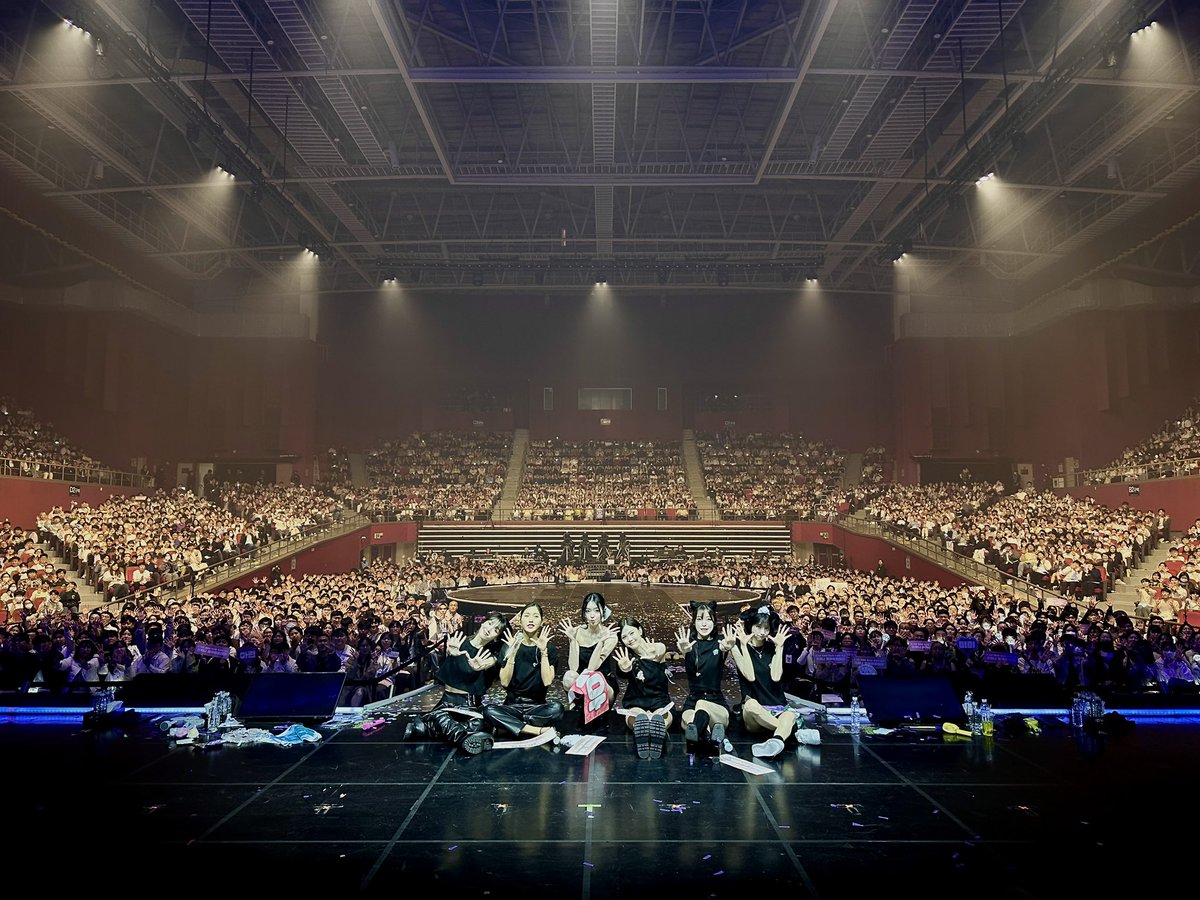 [#OhTimes] 250419 2025 오마이걸(OH MY GIRL) CONCERT [Milky Way] 1일차 📸

여기가 짱마이걸이 무대도 잘하고 노래도 잘하는데 얼굴도 잘한다는 밀키웨이인가요?
크리들의 힘찬 응원 덕분에 마치 별빛 속에 같이 있는 것만 같았어요💫❤

#오마이걸 #OHMYGIRL #OMG
#Milky_Way