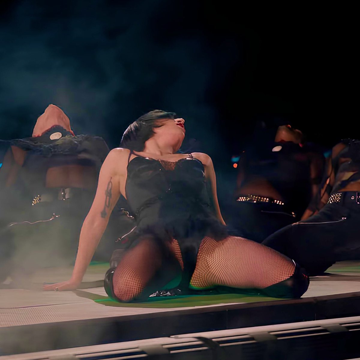 calzopelios's tweet photo. THREAD of #GAGACHELLA moments that live rent free in my head...
(aka the gay thread for the girls and the theys) https://t.co/zzGEutz1Sh
