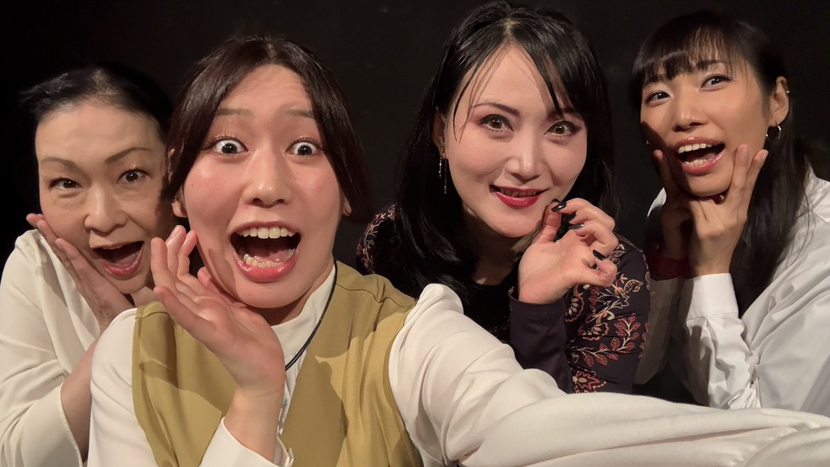 Megumiuchi25's tweet photo. #劇団龍門
 #奇跡のりんご 
4日目を無事終え、
いよいよ明日千秋楽！

🍏12:30開場 / 13:00開演
🍎16:30開場 / 17:00開演
どちらも当日券ございます！！

ダメ人間飯塚が翻弄される本作、
果たしてどんな奇跡が起きるのか！？
ぜひ劇場でご覧ください❤️‍🔥❤️‍🔥

https://t.co/Kg8RtBe3T7 https://t.co/FzFCNoMAwA