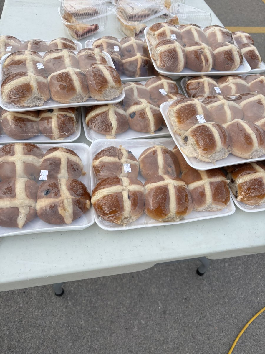 OttawaStFarmers's tweet photo. Happy Saturday!!!!!
Stop by and see all of your favourite vendors….before the rain comes.
#FarmersMarket #ottawastreetfarmersmarket #markets #canadian #local #fresh #fromourfarmtoyourtable #farmersmarketontario #agont https://t.co/GlN66DU0To