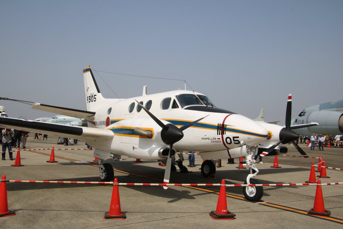 kumagai0214's tweet photo. #陸上自衛隊 #海上自衛隊
#連絡偵察機 Beechcraft #LRｰ2 23059
#連絡機 Beechcraft #LCｰ90 King Air 9305
#要人輸送ヘリコプター Eurocopter #EC225LP #スーパーピューマ 01023
#哨戒ヘリコプター Mitsubishi #XSHｰ60L 8501

2025.4.19 #厚木基地(NJA) #厚木基地日米親善春祭り https://t.co/dFjJ35ESL2