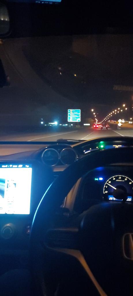 Nie_zarm's tweet photo. Meriahnya kereta hala k3 bandar kuantan..ada apa yerk ? https://t.co/i1xKWfxazR