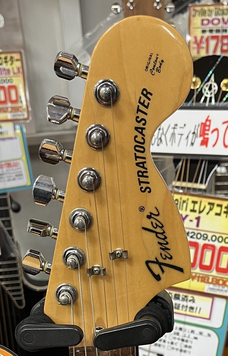 nao_shapes's tweet photo. 気になる🎸発見🥺💦デシ
#kana ちゃんのcandy apple 🍎に
似てるかなぁ...🤔?
#FenderJapan ST72-66US-ocar
#largehead
#emanon
Todayは全国15地点で #真夏日 ⛱️ https://t.co/XN9meKdPec