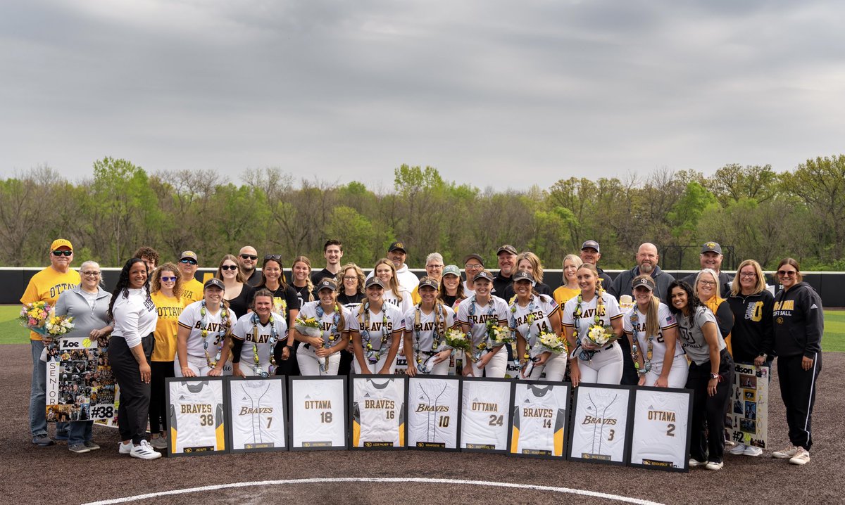 OttawaBravesSB's tweet photo. Senior Day Sweep! 🎉

#OUrNewEra https://t.co/tv5SpAnjxT
