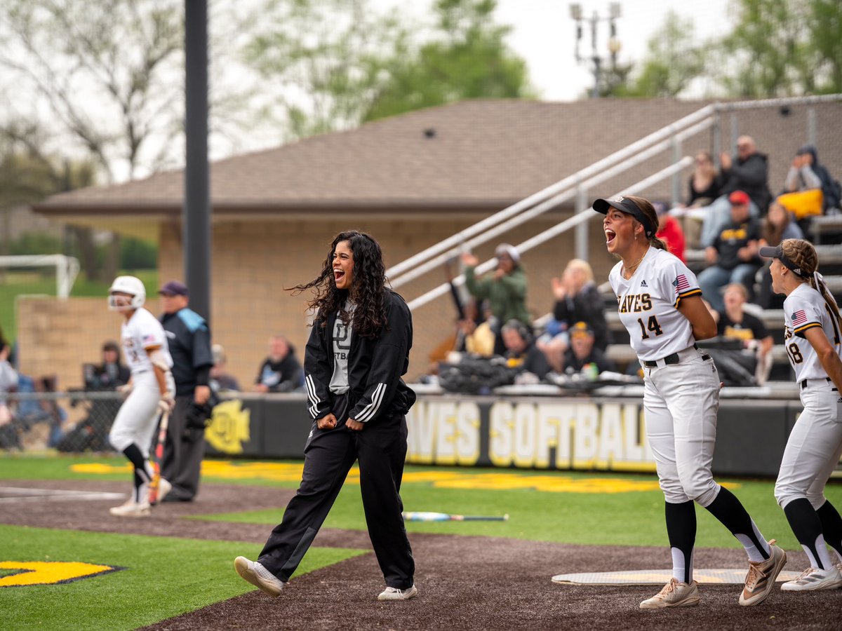 OttawaBravesSB's tweet photo. Senior Day Sweep! 🎉

#OUrNewEra https://t.co/tv5SpAnjxT