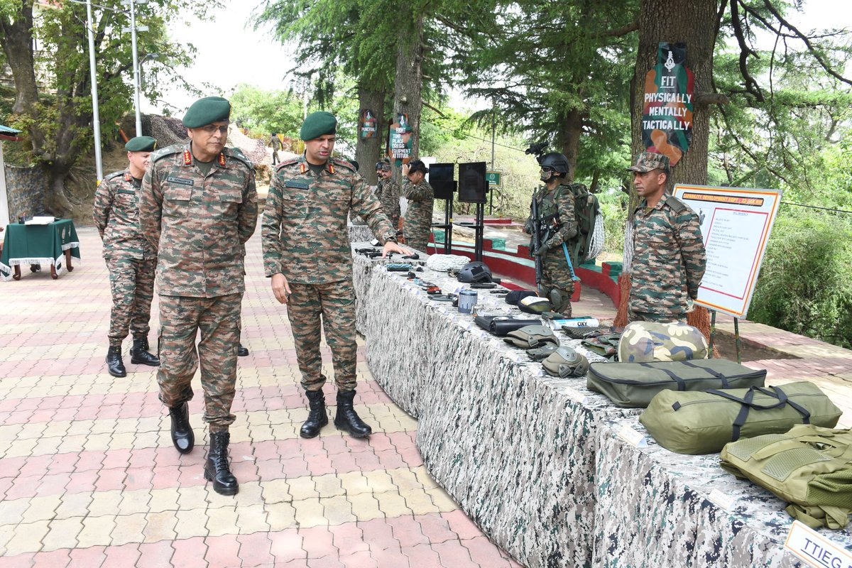 suryacommand's tweet photo. “𝗩𝗜𝗦𝗜𝗧 𝗢𝗙 𝗔𝗥𝗠𝗬 𝗖𝗗𝗥 𝗧𝗢 𝗔 𝗜𝗡𝗙 𝗕𝗡”
Lt Gen Anindya Sengupta, GOC-in-C, #CentralCommand visited Infantry Battalion at #Jutogh to review operational preparedness of the Battalion. #ArmyCdr interacted with the troops and complimented them for their dedication, steadfastness and professionalism. He exhorted all ranks to continue striving for excellence in all endeavours.
#IndianArmy #SuryaCommand
#YearOfDefenceReforms
#OnPathToTransformation
#CapabiltyDevelopment
#StrongAndCapable
#NextGenSoldiers
@adgpi
@ProDefLko
@PRODefDehradun
@PROdefprayagraj
@SpokespersonMoD
@UBArea_IA
@HQ_IDS_India
@MinofDefIndia