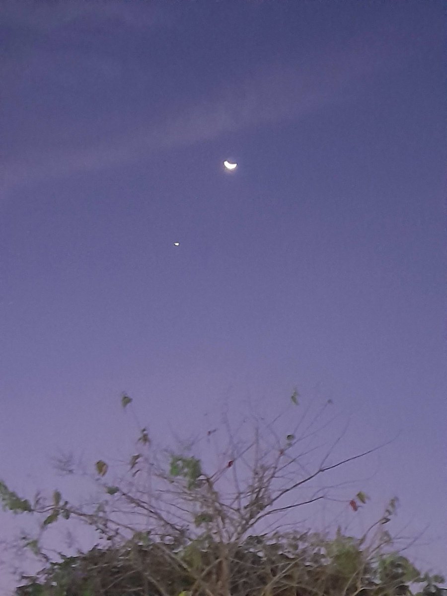 I will never forget that beautiful moon you gave us that day, it was a hug for all of us who had our hearts broken into a thousand pieces, yet you repaired it.

I will love and remember you forever

#MOONBIN #MoonBinWeLoveYou