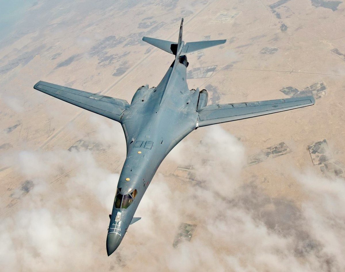 Tactical_Cell's tweet image. البنتاغون ينشر 4 قاذفات من طراز B-1B لانسر بالاضافة الى نشره 6 قاذفات B-2 سابقًا. في المحيطين الهندي والهادئ.
#الخلية_التكتيكية