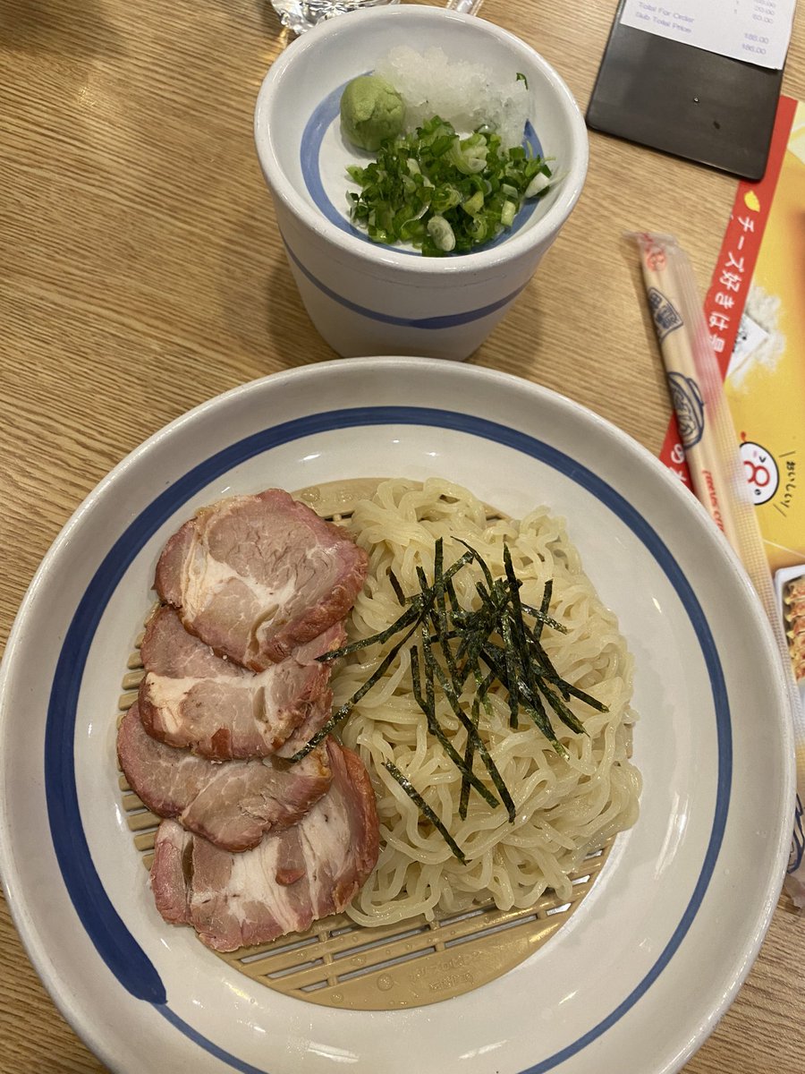 pxpxnxx's tweet photo. กินข้าวคนเดียวก็ไม่แย่ https://t.co/58geRzoJrq