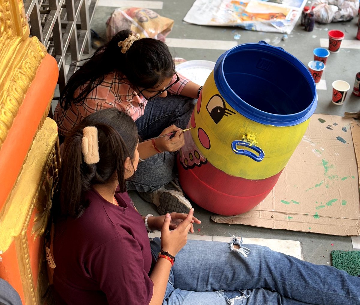 SwahUmeed's tweet photo. Through colours and creativity, the SWAH team is transforming temple waste management. These beautifully hand-painted bins will be placed at temples to collect used flowers, which will then be processed sustainably, turning faith into ash, not waste.
#SWAH #UmeedFoundation https://t.co/FFXuVdVvwn