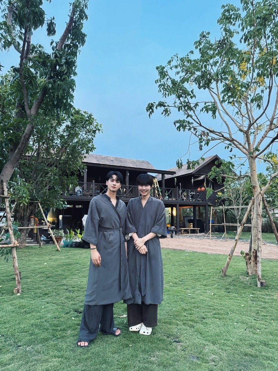 From this                                           To This

ด้วยระยะเวลาเพียงหนึ่งเดือนนิด ๆ เท่านั้น ดูมันดิและทีมเขมจิราต้องรอดสามารถเสกบ้านพ่อครูขึ้นมาได้จริง ๆ 😭 ขอคาราวะให้ทีมซีรีส์เรื่องนี้เลย ขนลุกคัก!!

#เขมจิราต้องรอดseries