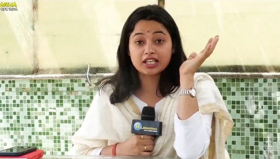 NewsAlgebraIND's tweet photo. 🚨 MUSLIM WOMAN - "Rahul Gandhi should now become PM. There is so much poverty because of PM Modi"

JOURNALIST ARCHANA TIWARI - "How many children do you have?"

WOMAN - "SEVEN"

ARCHANA TIWARI - "Then poverty won't come?"

WOMAN - "7 kids are given by Allah but Modi is responsible for our Poverty"