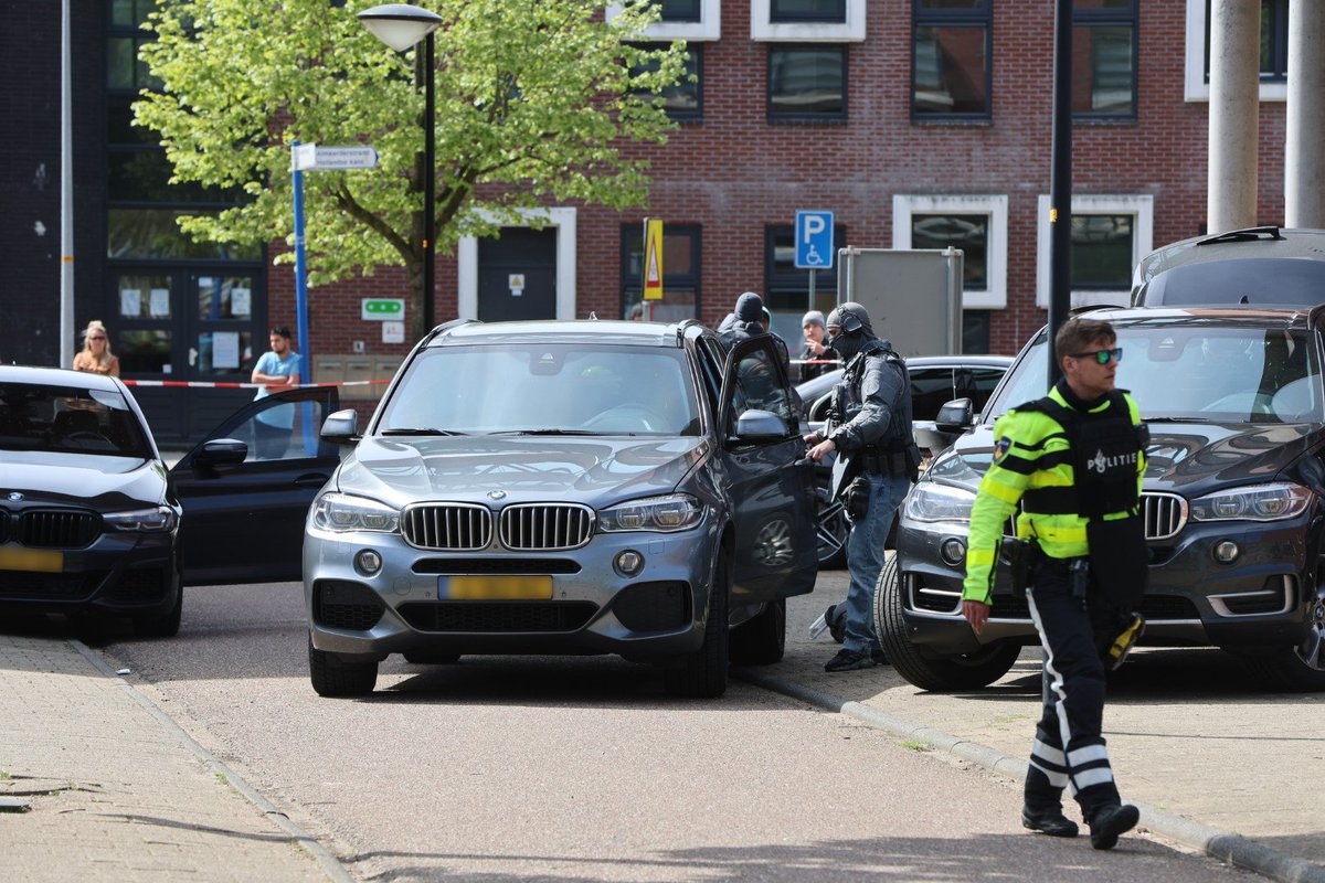 Arrestatieteam doet inval in woning