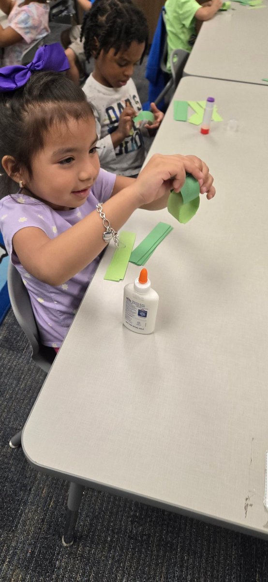 MrsRodgers250's tweet photo. The best projects are when more than one skill is engaged - fine motor skills, handwriting, science, and independent practice. Look at those smiles!!
@BrosnahanES @CyFairISD #PreKLearning #AllaboutReptiles https://t.co/Ds6PREsMB3