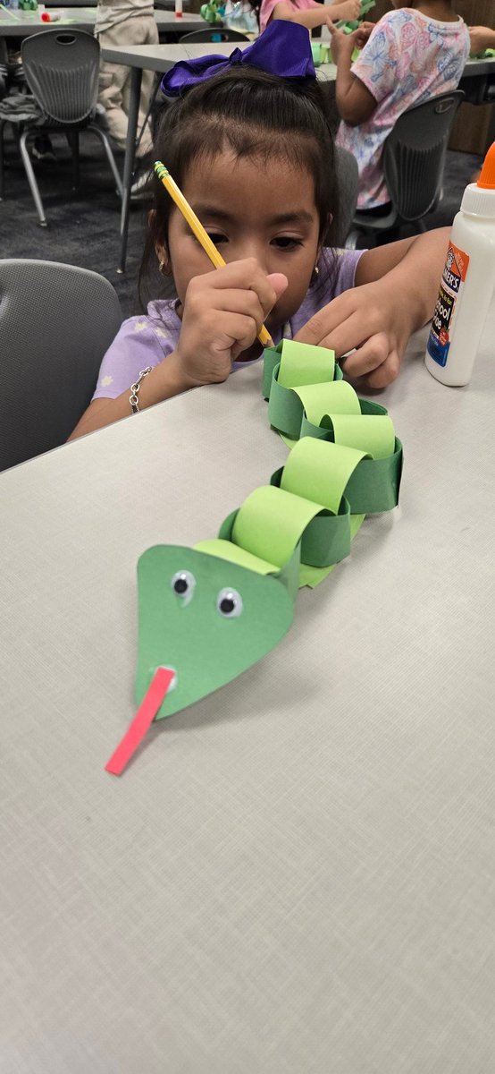 MrsRodgers250's tweet photo. The best projects are when more than one skill is engaged - fine motor skills, handwriting, science, and independent practice. Look at those smiles!!
@BrosnahanES @CyFairISD #PreKLearning #AllaboutReptiles https://t.co/Ds6PREsMB3