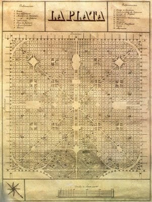 pmorosi's tweet photo. No tengo dudas de que la ciudad d #LaPlata, capital de la principal provincia argentina, será en el futuro un caso de estudio. En 143 años de vida se produjo aquí una transformación paradójica, inaudita. La urbe que 1882 nació como una ciudad planificada, modelo del higienismo, unica en el mundo, con una traza elogiada en Europa, hoy se ha convertido en la capital del desorden urbano con la friolera de 435 los barrios irregulares. Pasamos de la planificacion integral a la desplanificación más absoluta y el desprecio por la historia y la identidad. 
A quién creen ustedes que tenemos que agradecerle?