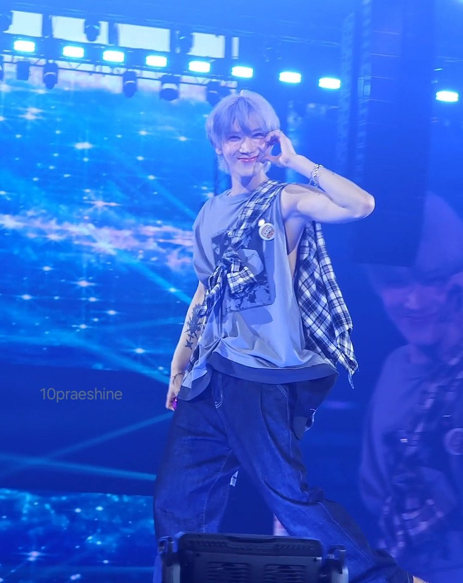ร้องไห้ น่ารักมากกกกกกก อมกกกก

#TENCONCERT1001BKK_DAY1