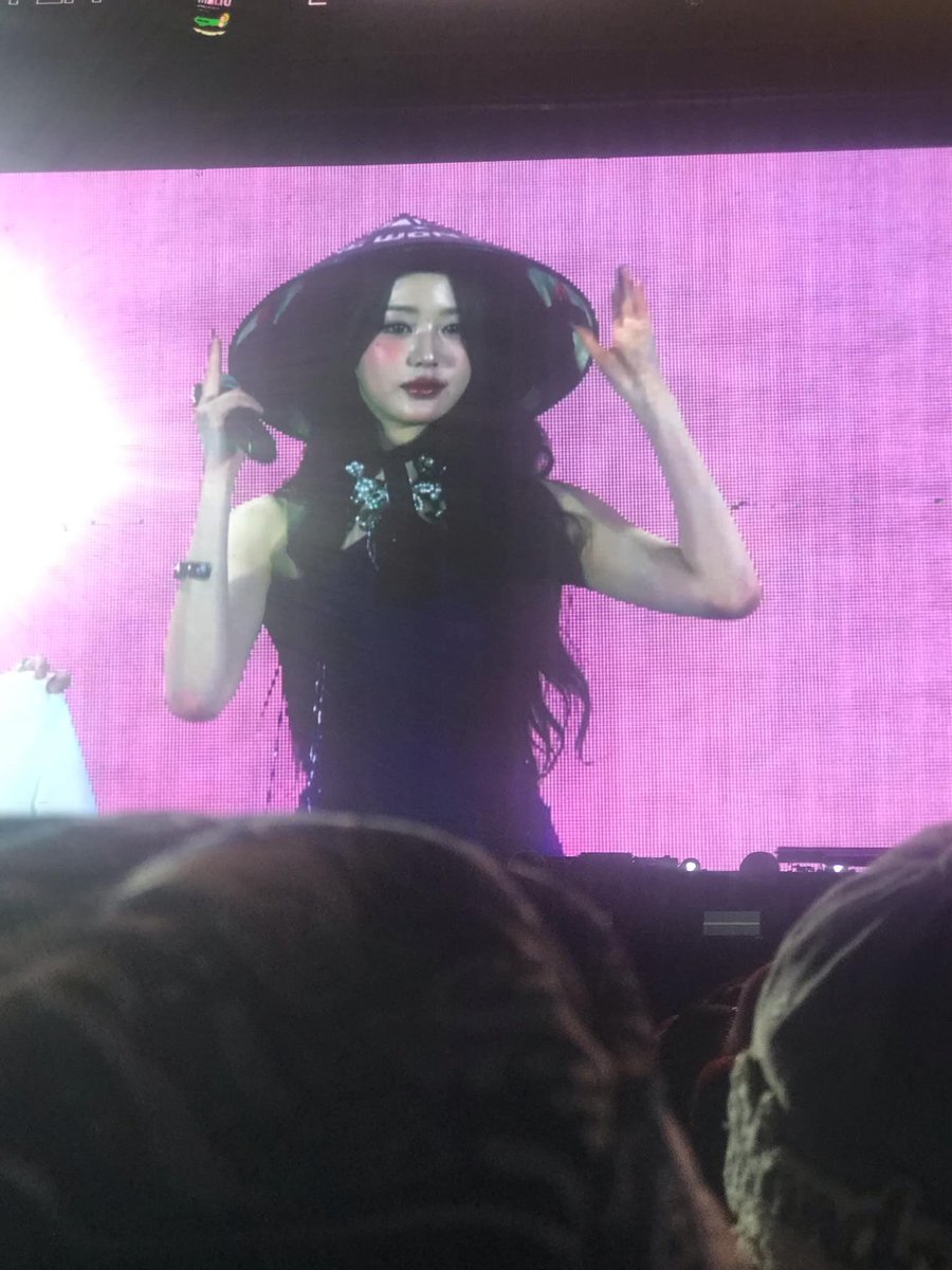 rinayeonn02's tweet photo. SHE'S SO PRETTYY!!!!๐
#JangWonyoung #WONYOUNG #MALTO #Shakefest https://t.co/SAThe7ls5t