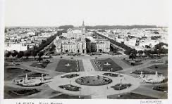 pmorosi's tweet photo. No tengo dudas de que la ciudad d #LaPlata, capital de la principal provincia argentina, será en el futuro un caso de estudio. En 143 años de vida se produjo aquí una transformación paradójica, inaudita. La urbe que 1882 nació como una ciudad planificada, modelo del higienismo, unica en el mundo, con una traza elogiada en Europa, hoy se ha convertido en la capital del desorden urbano con la friolera de 435 los barrios irregulares. Pasamos de la planificacion integral a la desplanificación más absoluta y el desprecio por la historia y la identidad. 
A quién creen ustedes que tenemos que agradecerle?