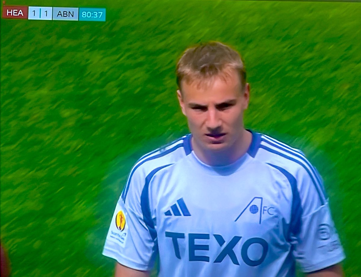 Why does Jimmy insist on taking off the pace as often as he does is beyond me. #Aberdeen  and Nisbet stays on? Ffs.   Almost as questionable as the commentary. #SemiFinal #Scottishcup