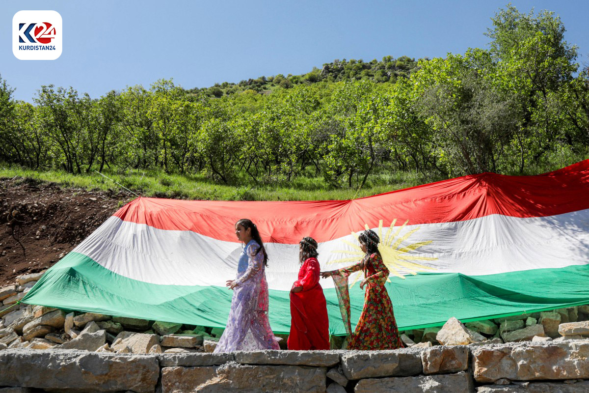 K24Turkce's tweet photo. Halepçe'de Kakeyiler Kürtler, kutsal olarak kabul ettikleri "Bağış Günü" kapsamında gerçekleştirdikleri festivalde bir araya geldi
#Kürt #Kakeyi #Halepçe #festival #Kürdistan https://t.co/T1oBkbBQkg