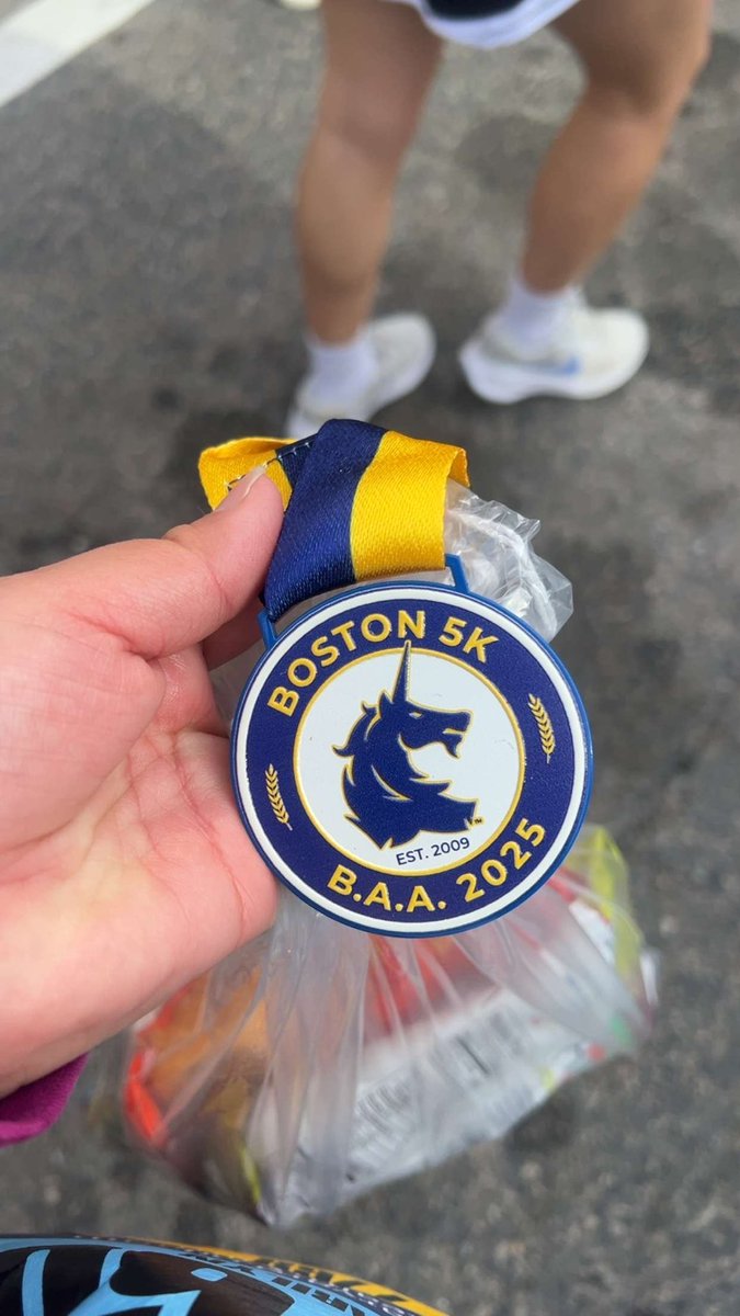 20MaRi83's tweet photo. I did it!! 🏃‍♀️👟❤️ #RunMarilynRun #BAA5K https://t.co/RL4AeheKQP