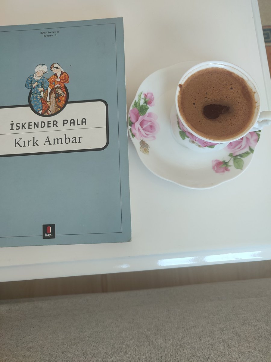 Halef b. Eyyub'a 
"Deli kimdir?" denildiğinde: 
"-Bir saat sonra öleceğinden emin olmadığı halde dünyasını imar etmeye çalışandır." cevabını vermiş.
Sizce şimdi kim akıllı?!...

Kırk Ambar 
İskender Pala s.24