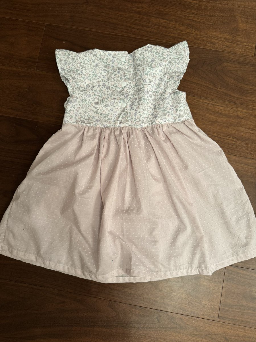 初めてのワンピースはこのようになりました👗 粗ミシンのギャザーに初