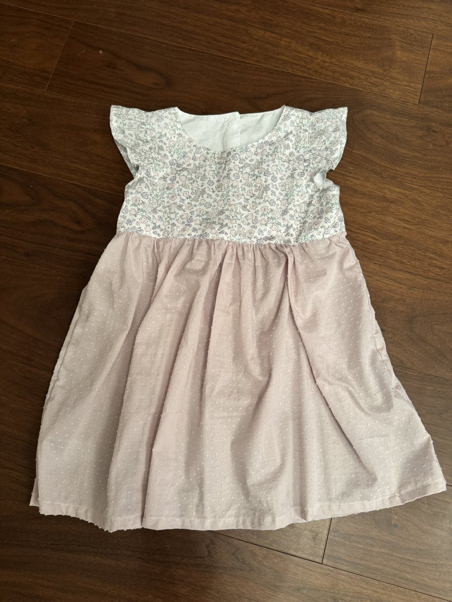 初めてのワンピースはこのようになりました👗 粗ミシンのギャザーに初