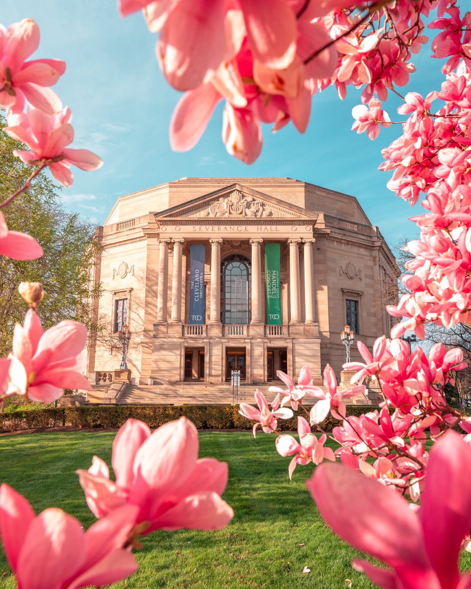 GabeWasylko's tweet photo. Spring Blooms at Severance Music Center in Cleveland, Ohio https://t.co/BY0mDQ1NAf