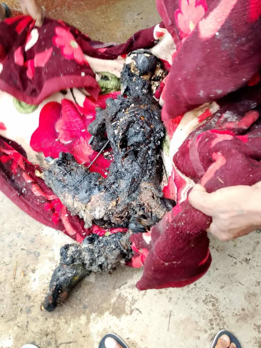 Airstrike on Ye Htwake Kyi Village!!!
Myanmar , Mandalay Division, Thabeikkyin Township.
Only the people are affected.
More than 20 people are dead.
We can't forget the perpetrator.
We can't forget it.
We can't forget the victim.
We have to identify the victim.
#MyanmarAirStrike