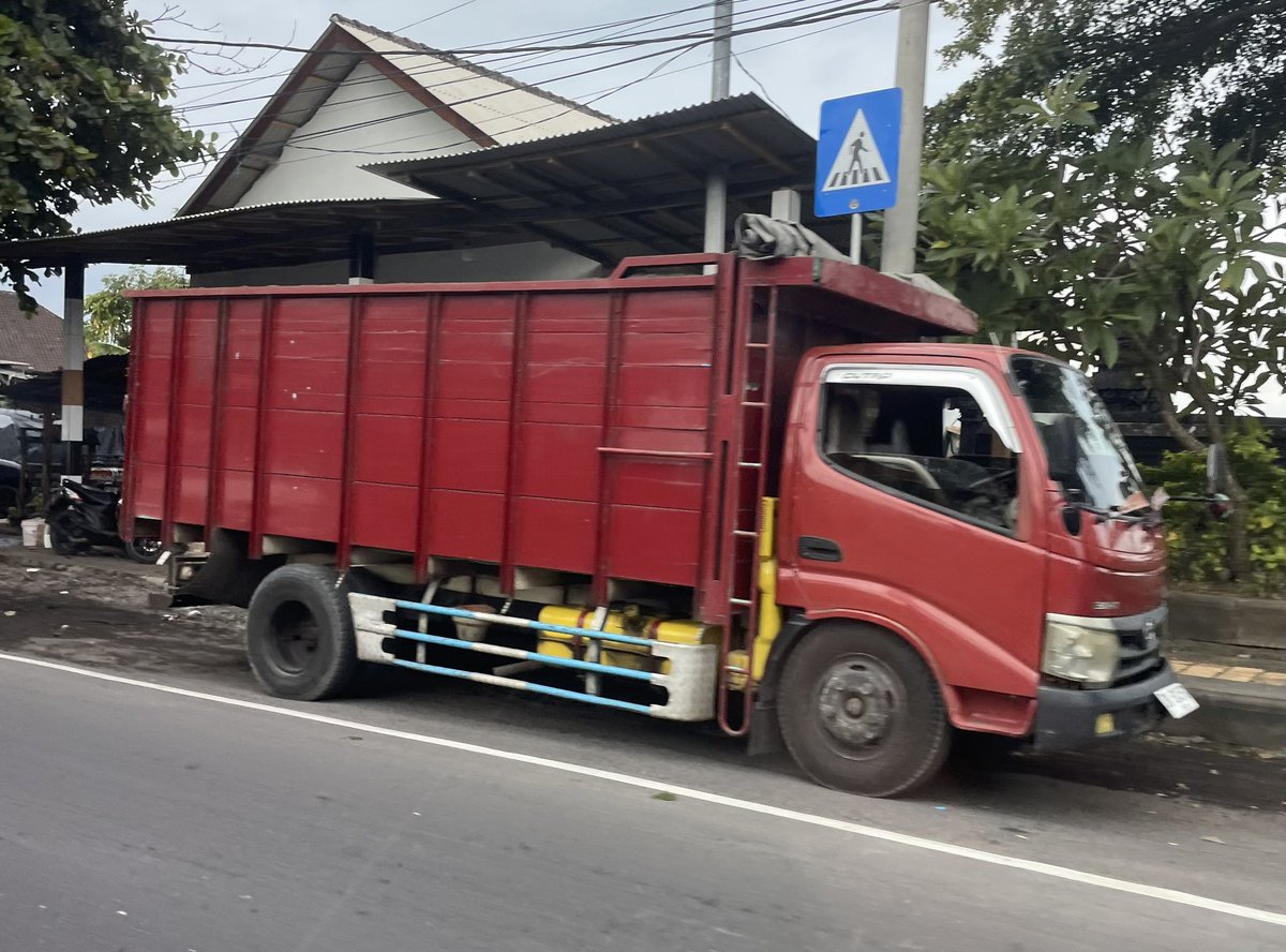 Side underride guards are required on every truck in Bali to protect Vulnerable Road Users from the “kill zone”.  Shockingly, the <a href="/usdot/">U.S. Department of Transportation</a> <a href="/NHTSAgov/">nhtsagov</a> have avoided any similar regs that could save hundreds of lives every year. #STOPunderrides

<a href="/transportdems/">Committee on Transportation and Infrastructure</a>