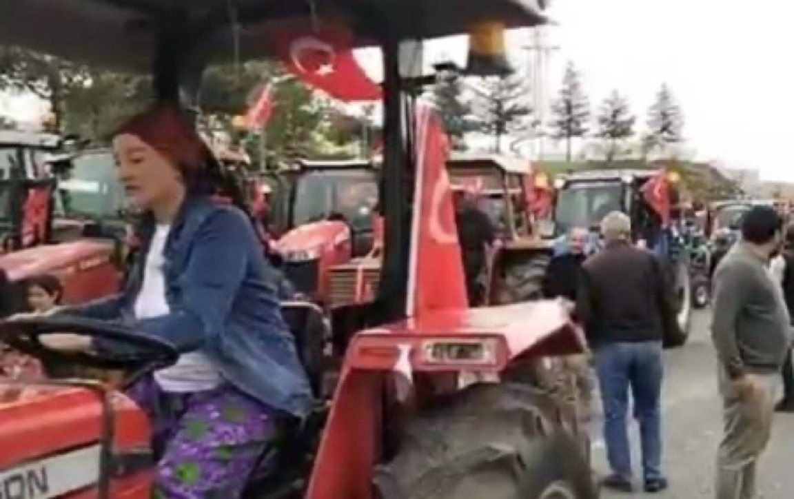 Kadınlar diyorum, traktör üzerinde bir başka güzel.
#Yozgat