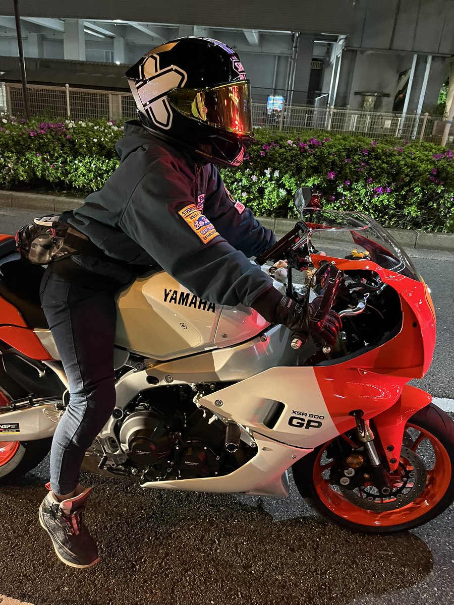 po_rs660's tweet photo. 足ついてないの可愛いね@pi7381_ https://t.co/75am7C7CT8
