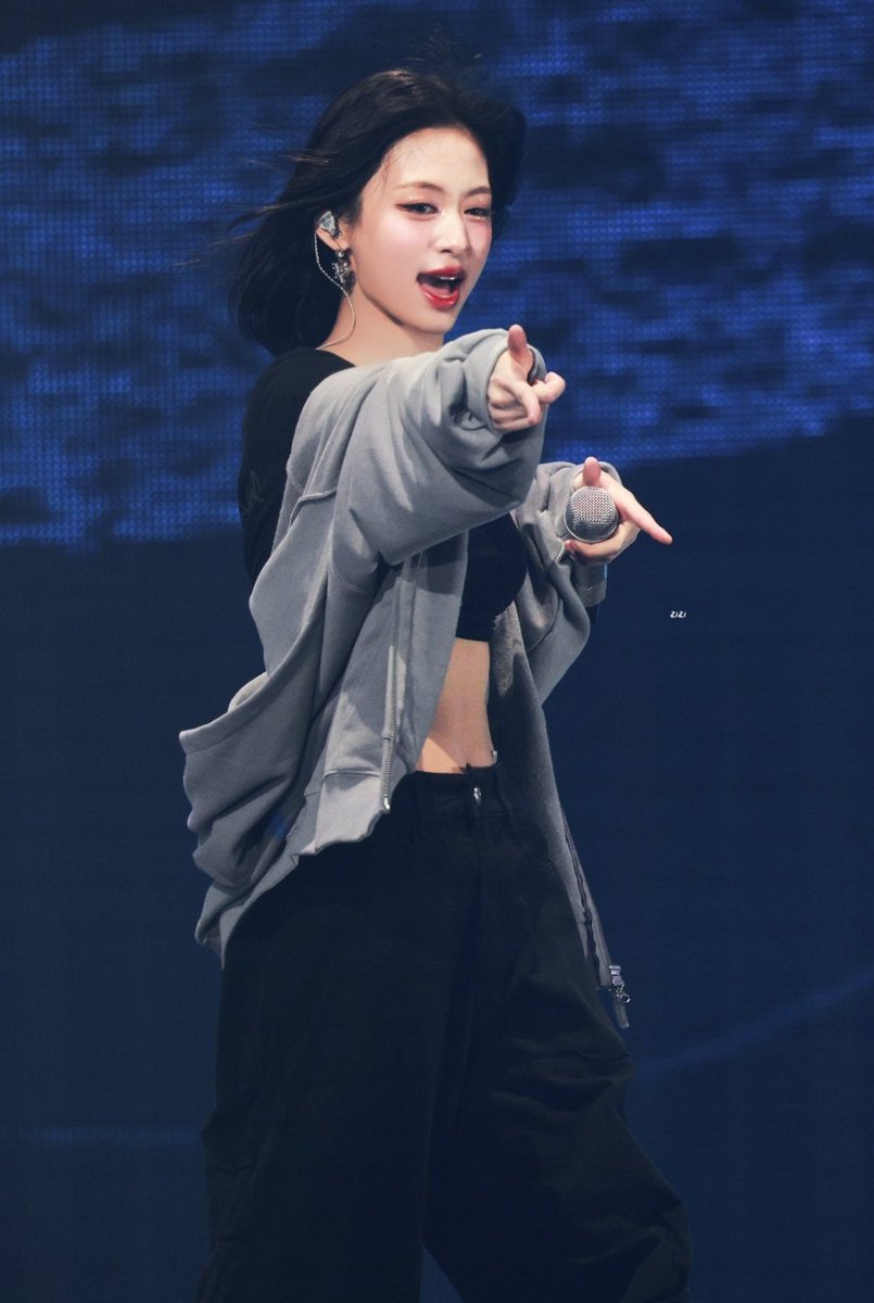 slayeon__'s tweet photo. Fav pic from today OMG!!
HER AURA IS GETTING SO FCKN STRONGER ❤️‍🔥

#AHYEON #아현 #BABYMONSTER #베이비몬스터 https://t.co/q3Gg7uAoVQ